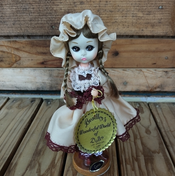Vintage Big Eye Bradley's Wonderful World of Dolls Carrie Doll 80s - Picture 1 of 10